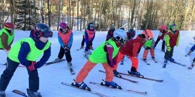Hlinsko 4. den -závody, večerní hry na sněhu a lyžování.