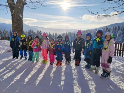 1.B, 2.A Medvědí bouda - všichni už jsou lyžaři