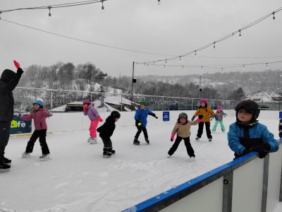 2.A slaví pololetní vysvědčení na ledě