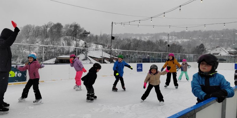 2.A slaví pololetní vysvědčení na ledě